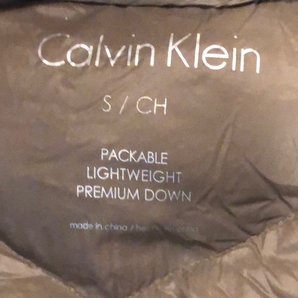 CALVIN KLEIN DOWN FEATHERED HOODED BUBBLE JACKET - Picture 5 of 7